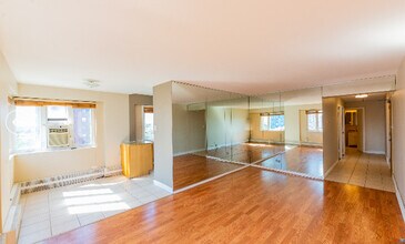 708 W Bittersweet Pl in Chicago, IL - Foto de edificio - Building Photo