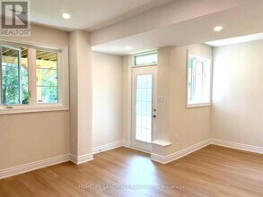 104 Mitchell Pl in Newmarket, ON - Building Photo - Building Photo