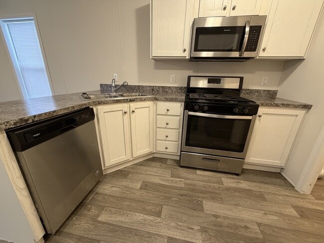 15323 Enchante Dr in Clinton Township, MI - Building Photo - Building Photo