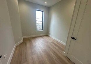 90 Harman St, Unit 2 in Brooklyn, NY - Building Photo - Building Photo