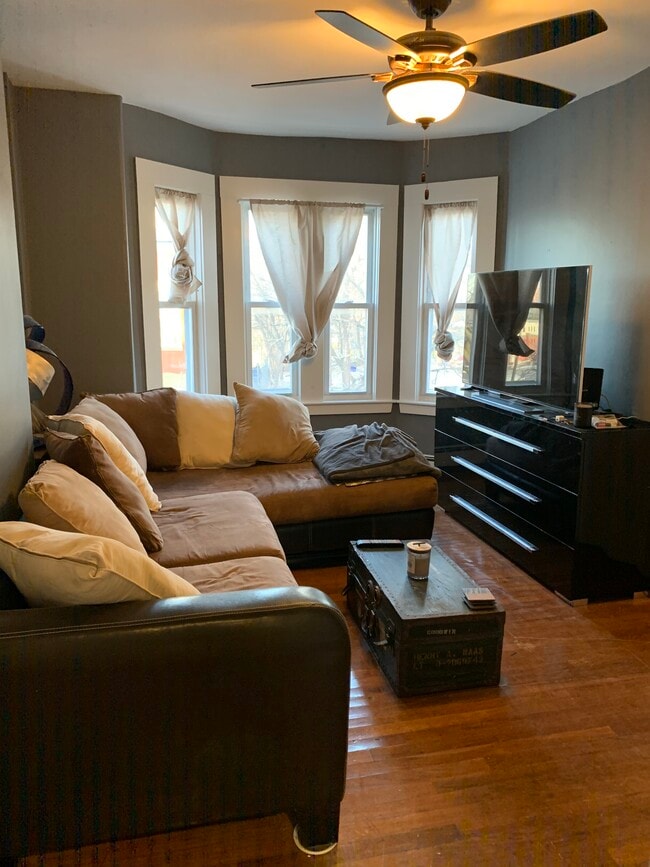 60 Saint James St, Unit 2 in Boston, MA - Foto de edificio - Building Photo