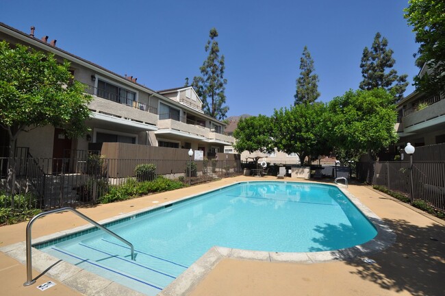 15520 Foothill Blvd, Unit 20 in Los Angeles, CA - Building Photo - Building Photo