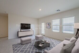 6532 W Magdalena Ln in Phoenix, AZ - Building Photo - Building Photo