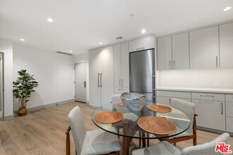 130 S Sepulveda Blvd in Los Angeles, CA - Building Photo - Building Photo