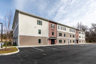 Brookside Commons in Waterford, CT - Foto de edificio - Building Photo