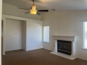 950 Geneva Dr in Lemoore, CA - Building Photo - Building Photo