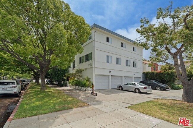 1225 Washington Ave in Santa Monica, CA - Building Photo - Building Photo