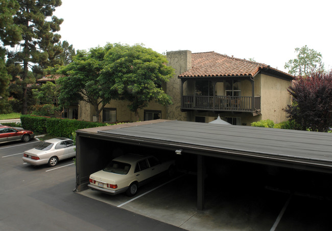 Los Robles in Santa Barbara, CA - Building Photo - Building Photo