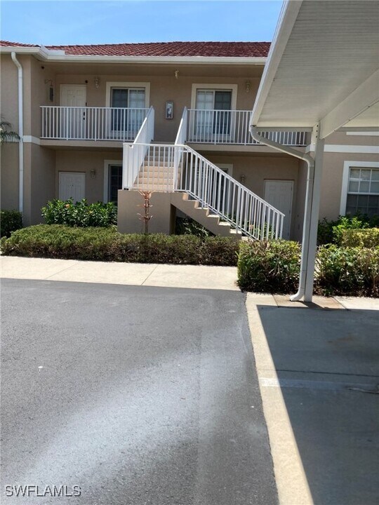 2855 Cypress Trace Cir in Naples, FL - Building Photo