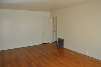 518 Naranja Dr, Unit 518 in Glendale, CA - Foto de edificio - Building Photo