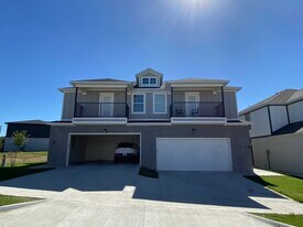 4199 W Santa Fe St in Fayetteville, AR - Building Photo