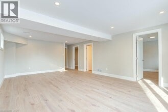 155 Doon Rd in Kitchener, ON - Building Photo - Building Photo