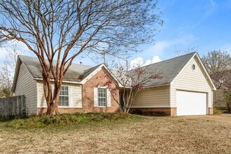 6940 Brady Hill Dr in Cordova, TN - Foto de edificio - Building Photo