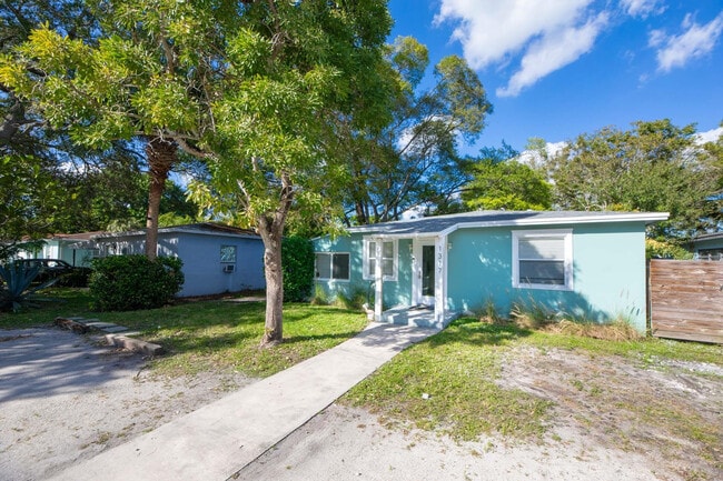 1317 SW 31st St in Fort Lauderdale, FL - Building Photo - Building Photo