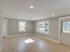 1865 Maple Dr in Traverse City, MI - Foto de edificio - Building Photo