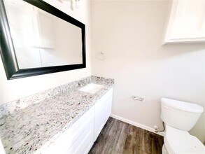 5801 Sandpiper Ave, Unit 4 in McAllen, TX - Building Photo - Building Photo