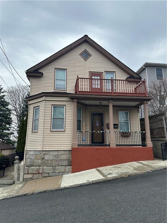 20 Angelo Ave in North Providence, RI - Foto de edificio