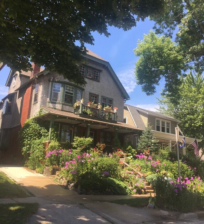 2861 N Hackett Ave, Unit Lower 2861