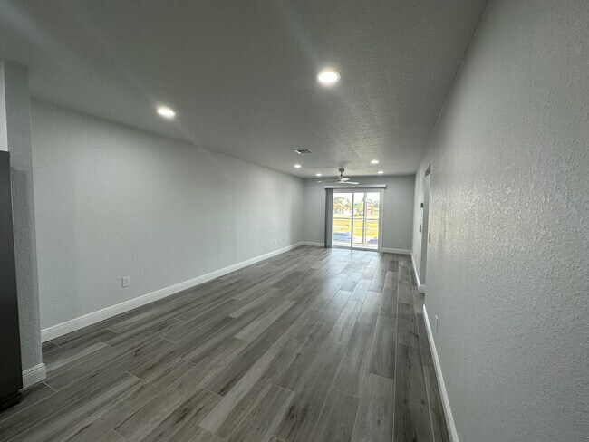 14506 Tamiami Trl in North Port, FL - Building Photo - Building Photo