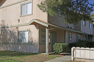 Peppertree Apartments in Coalinga, CA - Building Photo - Building Photo