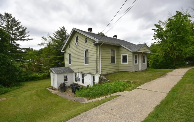 89 Pecks Rd in Pittsfield, MA - Building Photo - Building Photo