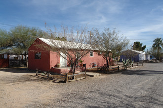 Rainbow Village in Tucson, AZ - Foto de edificio - Building Photo