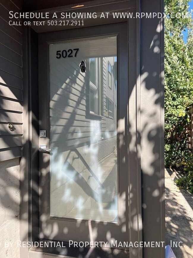 5027 SE Market St in Portland, OR - Building Photo - Building Photo