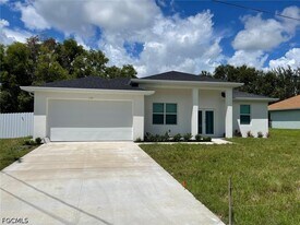 132 SW 9th Ave in Cape Coral, FL - Building Photo
