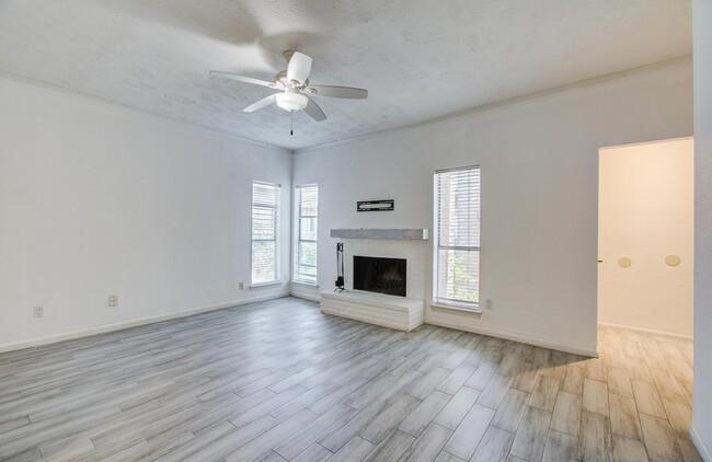 716 Bering Dr in Houston, TX - Building Photo - Building Photo