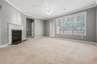 4721 Creekside Villas Way in Smyrna, GA - Foto de edificio - Building Photo