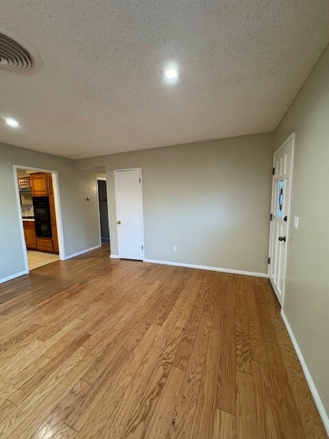 16416 Rayen St in North Hills, CA - Building Photo - Building Photo