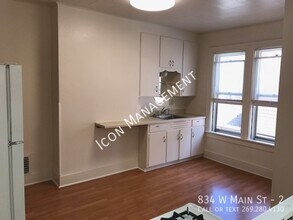 834 W Main St in Kalamazoo, MI - Building Photo - Building Photo