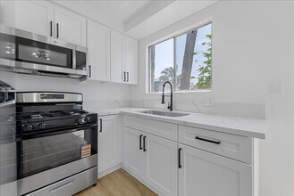 1441 S Hayworth Ave in Los Angeles, CA - Building Photo - Building Photo