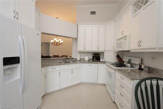 631 Beachwalk Cir-Unit -F-204 in Naples, FL - Building Photo - Building Photo