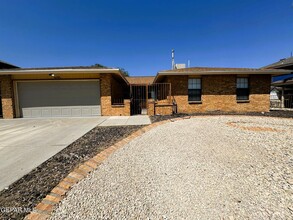 5133 Roger Maris Dr in El Paso, TX - Foto de edificio - Building Photo