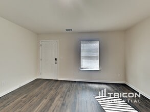207 Renwick Dr in La Vergne, TN - Building Photo - Building Photo