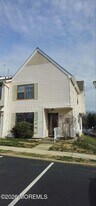 20 King Charles Ct in Englishtown, NJ - Building Photo