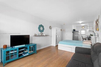 300 74th St in Miami Beach, FL - Building Photo - Building Photo
