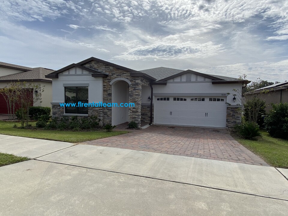 9155 Chandler Dr in Groveland, FL - Foto de edificio