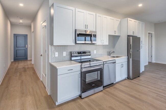 7 West 7th Apartments in Cincinnati, OH - Building Photo - Building Photo