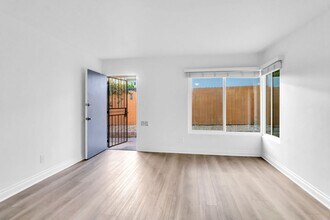 2009-13 Diamond St in San Diego, CA - Building Photo - Building Photo