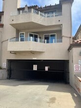 1400 Pacific Coast Hwy, Unit 301 in Huntington Beach, CA - Building Photo - Building Photo