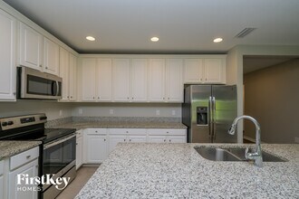 18750 Alfaro Loop in Spring Hill, FL - Foto de edificio - Building Photo