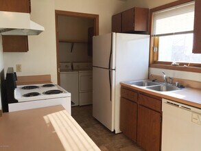 1400 Carolyn Cir in Anchorage, AK - Building Photo - Building Photo