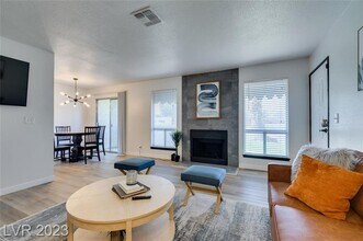 5036 Newport Cove Dr in Las Vegas, NV - Building Photo - Building Photo