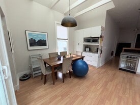 1566 Newcomb Ave in San Francisco, CA - Building Photo