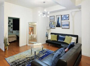 326 W 34th St. in New York, NY - Building Photo - Building Photo