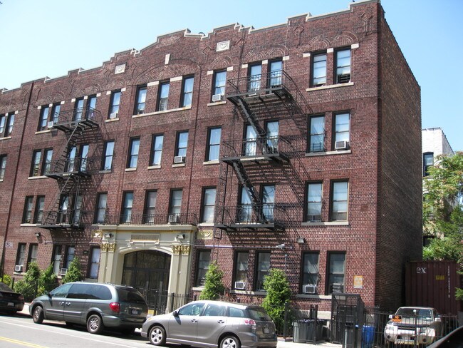2516 Bedford Ave in Brooklyn, NY - Foto de edificio - Building Photo