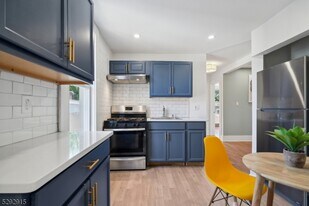 86 Maple Ave in Montclair, NJ - Building Photo