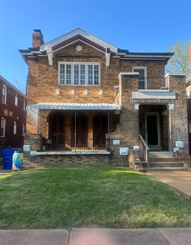7311 Amherst Ave in University City, MO - Foto de edificio - Building Photo